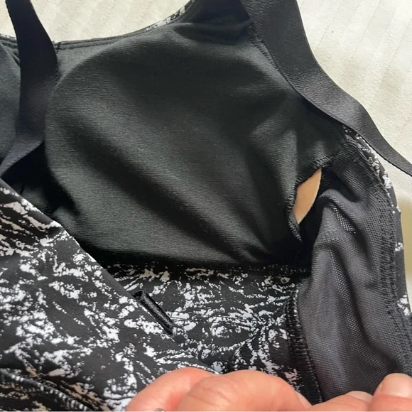 NWT Lululemon Both Ways Bra Iced Wave White Black size 4 - Picture 11 of 14